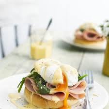 œufs Benedicte Au Jambon Et Basilic Recept Voedsel Ideeen Eieren Koken Foodies