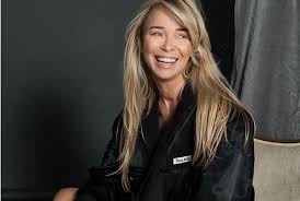 Joanna przetakiewicz jest projektantką mody i właścicielką marki la mania. Joanna Przetakiewicz Zdradza Sekret Swojej Gladkiej I Promiennej Cery Ten Rytual Wykonacie Same W Domu Moda I Trendy