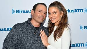 An enormous white guy walked in studio and claimed that beetlejuice was his father and the beet fessed. Maria Menounos Gets Engaged On The Howard Stern Show