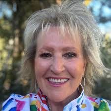 Lynn Gerber's Instagram, Twitter & Facebook