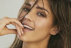 Good photos will be added to photogallery. Jessica Alba Signs With Uta Deadline