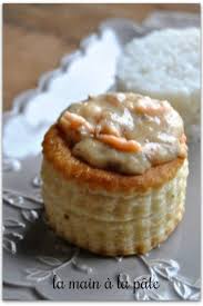Bouchees Feuilletees Au Saumon Crevettes Et Champignons Recette Recette Recettes De Collations Recettes De Cuisine