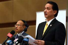 Menurut sumber, ketua pengarah kesihatan ini turut menyampaikan pesanan dengan meminta semua rakyat malaysia kekal duduk di rumah dan mematuhi perintah kawalan pergerakan (pkp) sebagai hadiah hari lahirnya pada selasa, 21 april. Akhiri Sidang Media Covid 19 Dengan Berita Sedih Dr Noor Hisham Sebak Umum Persaraan Dr Rohaizat Panglima Perang Kkm Semasa Mstar