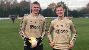 Dutch starlet matthijs de ligt won the kopa trophy for the best player aged under. De Ligt En De Jong Niet In De Uitverkoop Wennemars Gaat Onderuit Foto Tubantia Nl