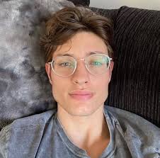 The great Matt Cameron is 62 years old today so it's time for the  "MattCam"! Feel free to post your favorite Matt Cameron videos in the  comments.