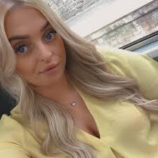 Shauna Lloyd's Instagram, Twitter & Facebook