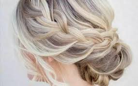 Chignon flou, chignon tressé, chignon bas, chignon bun sur le. Beaucoup D Idees Diy Pour Une Coiffure De Soiree Facile