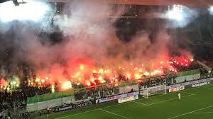 Paris saint germain vs as saint etienne. Saint Etienne Fans Using Flares And Even Fireworks In Their Defeat Against Psg They Were Used To Such Extent That The Match Had To Be Effectively Ended In The 89 Minute Mark
