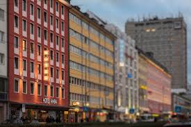 We are committed to raising the profile and quality standards of business education internationally, for the benefit of business. Kontakt Hotel Munchen Zentrum Hotel Amba