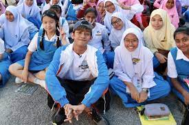 Mungkin kau tak pernah sedar bukalah mata dan dengar dengarkan lagu ku ku cuba untuk composer: Ismail Izzani Ajak Pelajar Sekolah Jaga Kesihatan Mental Tujuh Bulan Rakan Saya Tak Keluar Rumah Hiburan Mstar