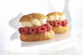 Chou Caramel Au Beurre Sale Et Framboises En 2020 Caramel Au Beurre Sale Caramel Au Beurre Framboise