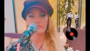 “Mr. Tambourine Man” Bob Dylan Cover by “Suzanne Gladstone” 4-13-24 Live  Performance