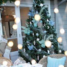 If you have a love for the sea, whether your home overlooks the ocean or is nestled in midwestern snowdrifts, create your very own beach house filled with holiday cheer. 5 Modern Christmas Decorating Theme Ideas Tlc Interiors