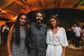 Cláudia vieira tem sofrido, em silêncio, com a dor o seu irmão mais velho, sérgio vieira, que passa por um momento difícil. Famosos Assistem Ao Concerto Amazonia Live