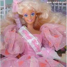 They had a bunch of in box holiday barbies (and 90s happy birthday barbie) . ðð¥ð¨ð§ðð ðð¢ð­ðð¡ Barbie Aesthetic She S So Iconic Bye