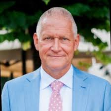 Vandaag intern afscheid genomen van sectie G5 en Transitieteam 13X. Waar  kun je dat beter doen dan in het Evoluon te Eindhoven, waar techniek in het  verleden, heden en toekomst centraal staat.