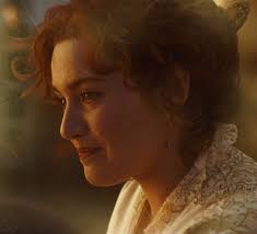 Rose wore a lot of dresses throughout titanic movie. Titanic Rose From Titanic Smiling 915x835 Wallpaper Teahub Io