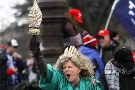 Из неудобного поражения: сторонники Трампа взяли штурмом Капитолий |  Фотогалереи | Известия