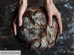 Le pain blanc et insipide écoulé par les terminaux de cuissons, comme on les appelle poliment, et l'authentique et savoureux pain à l'ancienne, au levain, que les amateurs n'hésitent pas à aller. Confinement Nos Recettes Faciles Pour Faire Du Pain Maison Femme Actuelle Le Mag