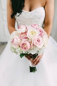 Nothing brightens the day better than fresh flowers! 8 Bouquet Styles Defined The Pink Bride