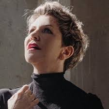 Adele Goldsmith's Instagram, Twitter & Facebook