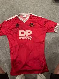 Willkommen zum fußballgeschäft, um günstig swansea city trikots kaufen, wir stellen ihnen die replikate preiswerten fussball swansea city trikots mit hoher qualität und niedrigem preis zur verfügung, sie mögen es. Swansea City 1986 87 Auswarts Trikot