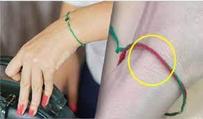 İyi şans ve bereket getirmesinin dışında crassula insanın ruhuna ve vücuduna denge getiren, pozitif enerji veren yağlar da barındırıyor. Elinize Taktiginiz Ipligin Hangi Rengi Hayatiniza Iyi Sans Cekecektir Spiritueller Net