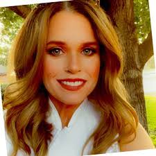 Robin Coomer's Instagram, Twitter & Facebook