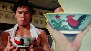 Saya yakin anda sudah tidak asing lagi dengan mangkok bergambar ayam jago satu ini. Menelusuri Asal Muasal Mangkuk Ayam Jago Wadah Legendaris Kesayangan Abang Abang Tukang Bakso