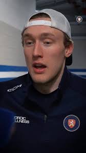 Bohmen är laddad inför helgens V75! Häng med Växjö Lakers med Oliver Bohm  och vaktmästare Bolmgren i spetsen på atg.se/shl 🐴 #vaxjolakers #atg #v75