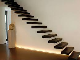 Puristisch Und Elegant Bei Kragarmtreppen Ragen Die Stufen Ohne Sichtbare Befestigung Aus Der Wand Die Mit Holz Verkleideten Kragarmtreppe Treppe Holzstufen