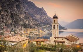 The town is nestled in the mountains, so that until a few decades ago it like the whole upper lake garda area, limone is also one of the favourite destinations for kitesurfing and windsurfing lovers because of the two winds. Limone Sul Garda Gardasee