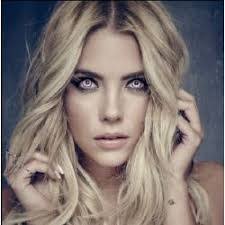 Nadia Hale's Instagram, Twitter & Facebook