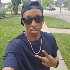 Andrew Mullen (@AndrewMistheman)