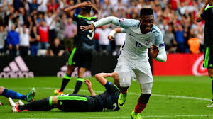 L'angleterre et la russie ont été averties qu'elles seront disqualifiées de l'euro 2016 si leurs supporters reprennent des scènes de violences une nouvelle fois. England Wales Sturridge Earns England Late Comeback Win Against Wales In Euro 2016 Group B Uefa Euro Uefa Com
