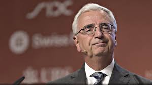 Deutsche Bank chairman faces vote of no-confidence