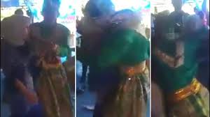 Anda mengetahui judul dan nama penyanyi. Pengantin Pria Pingsan Setelah Peluk Mantan Di Resepsi Menyanyikan Lagu Balo Lipa Halaman All Tribunstyle Com