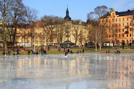 Sverige ˈsværjɛ), oficialmente reino de suecia (en sueco: Suecia No Se Confino Para Salvar Su Economia Pero Su Economia Se Esta Hundiendo Igualmente
