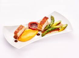 Schweinebauch Mit Tamarillo Chilisauce Susskartoffelpuree Und Grunem Spargel Rezept Fur Profis Schweinebauch Chili Sauce Gruner Spargel