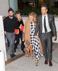 Welcome to emily blunt network, an online fan resource dedicated to the talented, charismatic and beautiful british actress. Die Date Looks Der Stars Emily Blunt Blake Lively John Krasinski