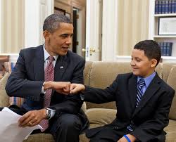 President Barack Obama Fist Bumps Make A Wish Child Diego Diaz After Reading A Letter He Wrote During His Visit Positive Classroom Environment Fist Bump Fist