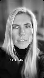 Sheila Flaherty stands out among hyperrealist artists for her ability to  blend classical realism with contemporary hyperrealism. While many  hyperrealists focus