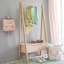 Idee Deco A Faire Soi Meme Pour La Chambre D Enfant Fashionista Diy Portant Avec Tiroir Pour Exposer Ses Vetements Dans Girls Furniture Hanging Rail Furniture