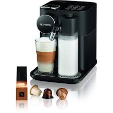 It is your little ritual. Espressor Nespresso Gran Lattissima En650 Flanco Ro