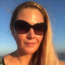 Is Manoa Falls difficult to hike? I'm not in good shape and I still have a  healing toe from a fracture ( I can walk