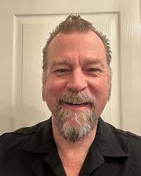 This week we chat with veteran guitar tech Jimmy Bomann (aka  @jimmythetech_officially_me) about his journey from playing in bands to  working behind the scenes for legendary artists like The Go-Go's, Lou Reed,