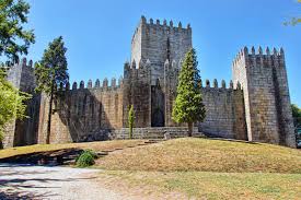 Guimarães sehenswürdigkeiten , reisetipps & highlights in nordportugal, portugal roadtrip, portugal rundreise, portugal tipps, europa roadtrip, europa. 5 Charmante Stadte In Portugal Idealista