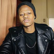 Yair Rodríguez submits Josh Emmett to become the interim UFC featherweight  champion. #UFC284