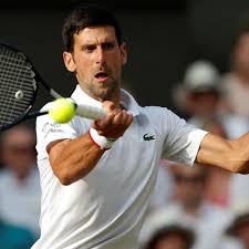 Le record du match de tennis le plus long de l'histoire vient d'être explosé à wimbledon, avec la rencontre entre nicolas mahut et john isner qui a durée pas moins de 11 heures et 7 minutes sur 3 jours. Wimbledon Novak Djokovic Bat Roger Federer Lors De La Finale La Plus Longue De L Histoire Du Tournoi