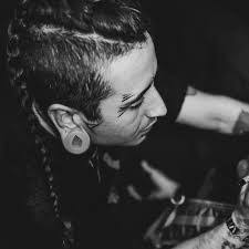 Edgar Vieyra's Instagram, Twitter & Facebook